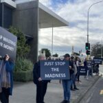Kapiti Coast residents want the council to produce a report on how to protect hundreds of homes from rising sea levels.
